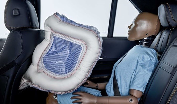 Mercedes-Benz Kembangkan Fitur Keselamatan Airbag Penumpang