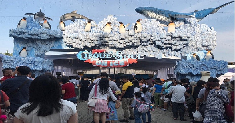 Liburan di Mal Lihat Pertunjukan Sirkus Kelas Dunia, Seru Ada Atraksi Laser