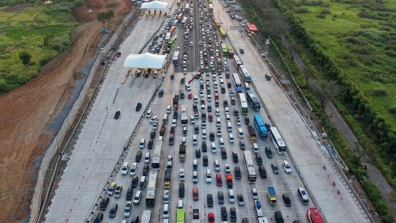 Polisi Kosongkan Jalur Tol dan Rest Area Jelang Penerapan One Way Palimanan-Cikampek