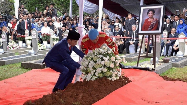 Pidato Lengkap Presiden Jokowi Melepas Ani Yudhoyono ke Peristirahatan Terakhir