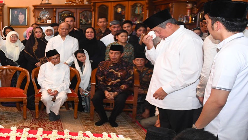 Diiringi Doa, Jenazah Ani Yudhoyono Dibawa ke Pendopo Cikeas