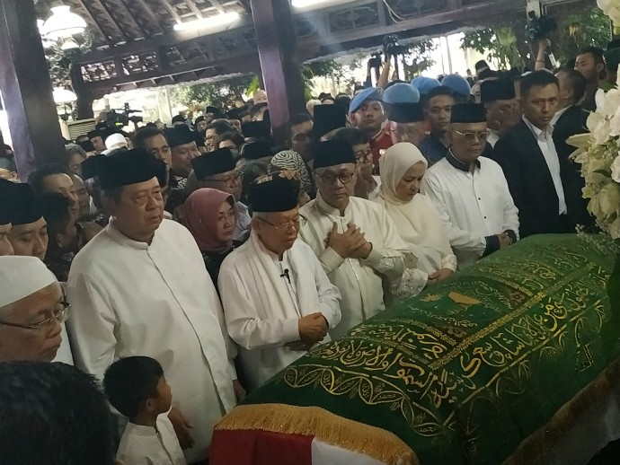 Ma'ruf Amin Jadi Imam Salat Jenazah Ani Yudhoyono di Pendopo Cikeas
