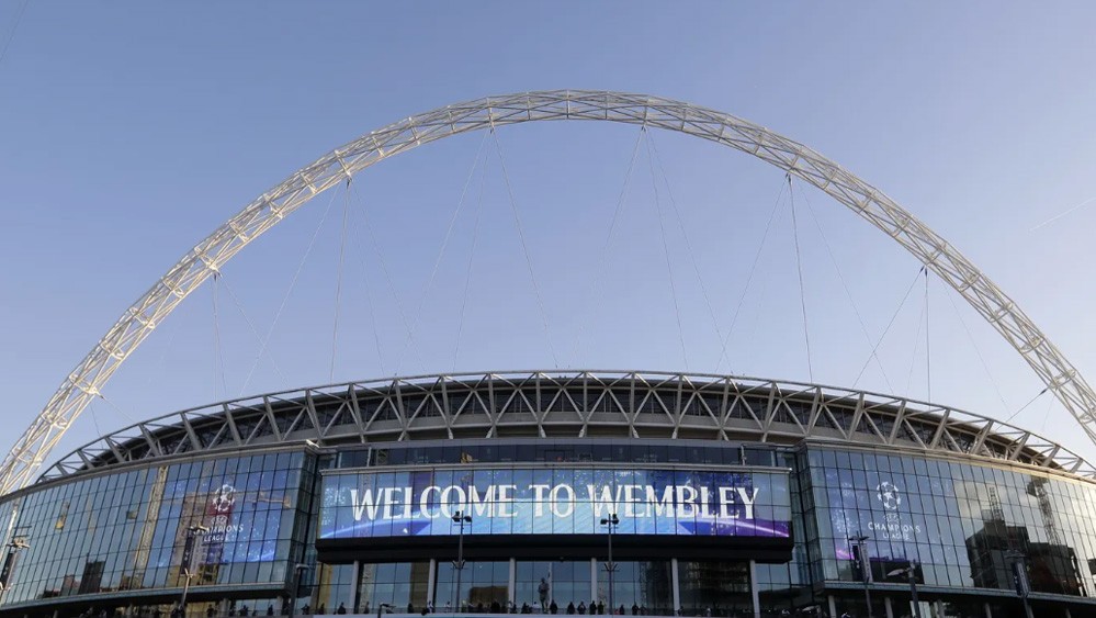 Momen Lantunan Merdu Suara Azan Menggema di Stadion Wembley