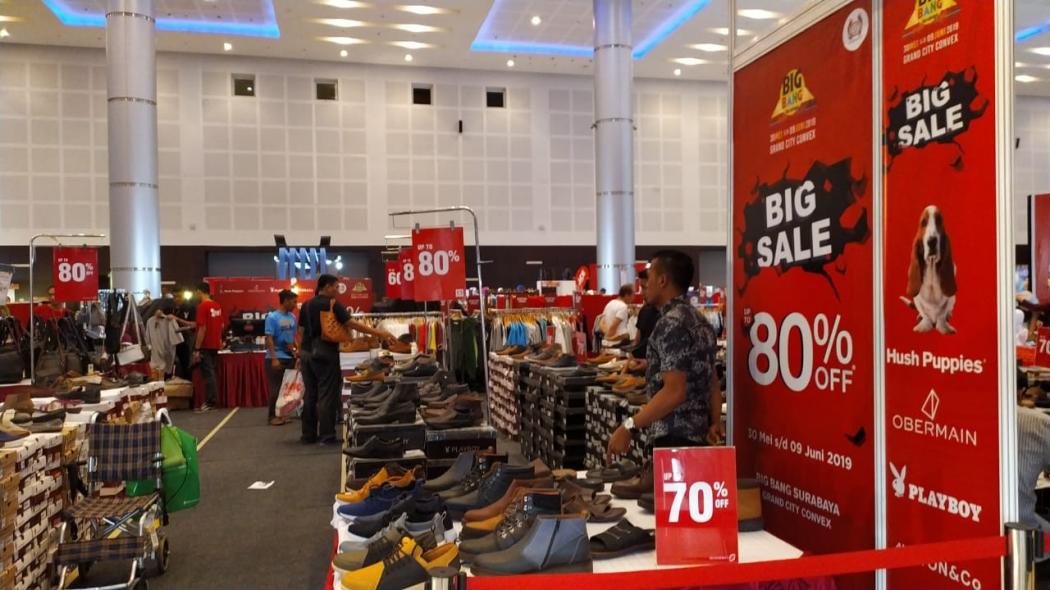 Hari Raya Idul Fitri 1440, Masyarakat Surabaya Serbu Pameran Cuci Gudang