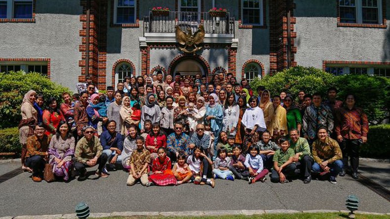 Rindu Kampung Halaman, WNI Berlebaran dengan Opor Ayam di Wisma PTRI New York