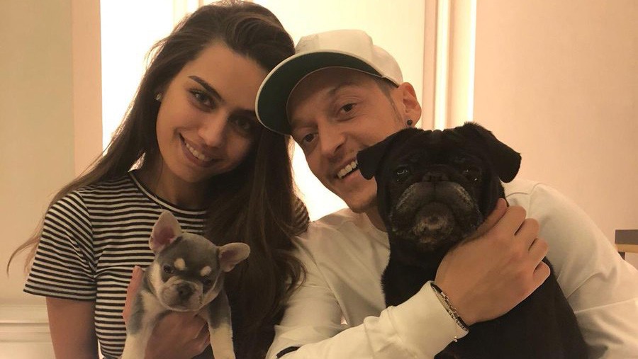 Mesut Oezil Danai Operasi 1.000 Anak sebagai Proyek Pernikahan