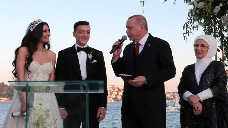 Presiden Turki Recep Tayyip Erdogan Jadi Saksi Pernikahan Mesut Oezil