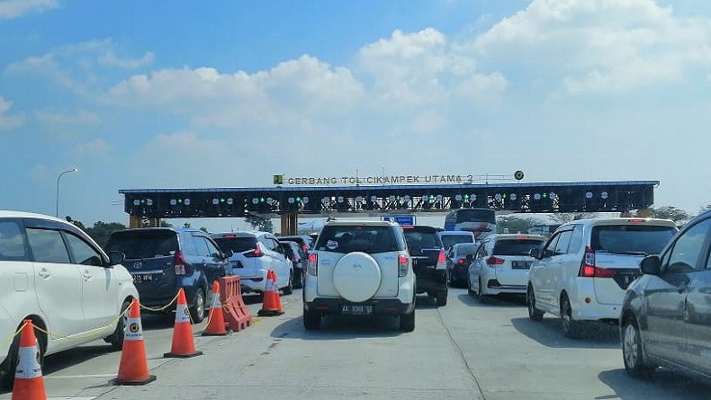 H+4 Lebaran, Tol Cikampek Macet Parah