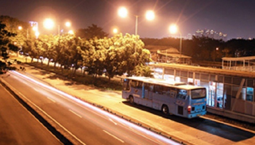 Anies Gratiskan Seluruh Layanan Transjakarta hingga Listrik PLN Menyala Normal