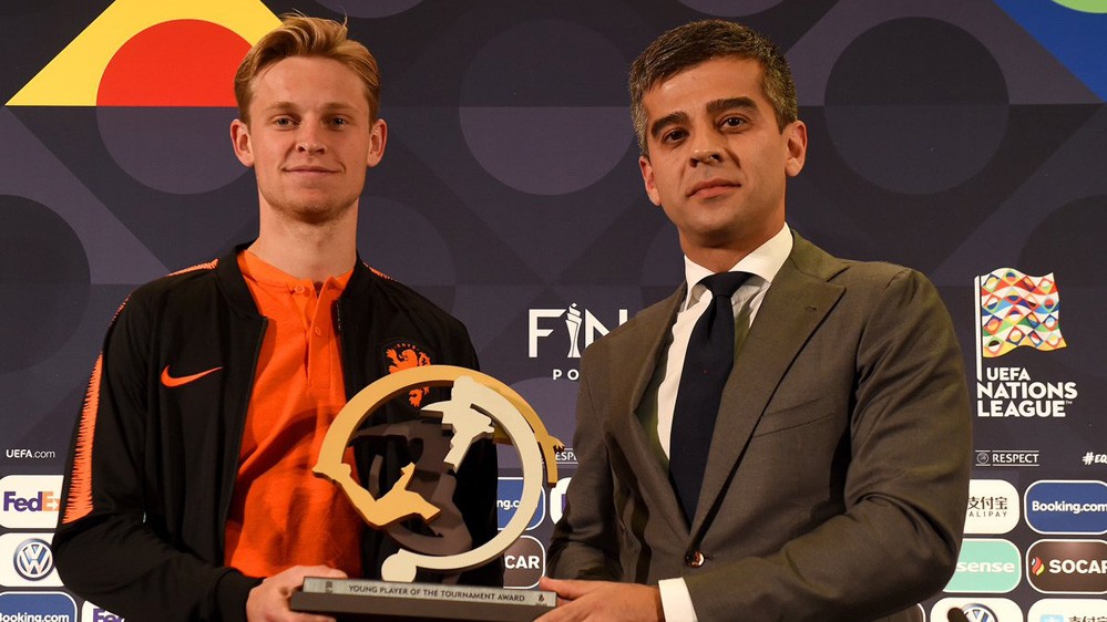 Jadi Pemain Muda Terbaik, Frenkie De Jong Merasa Terhormat