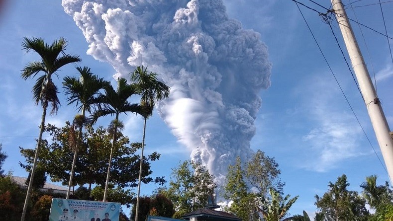 Pascaerupsi Gunung Sinabung, Mobil Pembersih Dikerahkan Bersihkan Abu Vulkanik