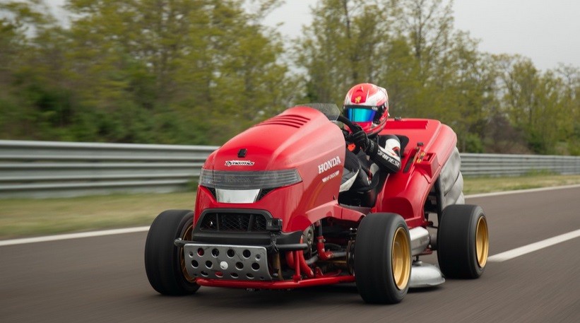 Lebih Kencang dari Mobil, Mesin Pemotong Rumput Ini Cetak Rekor Tercepat Dunia