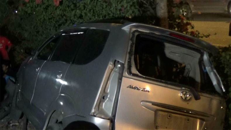 Toyota Avanza Ditabrak KA di Bojonegoro, 3 Penumpang dan Sopir Selamat