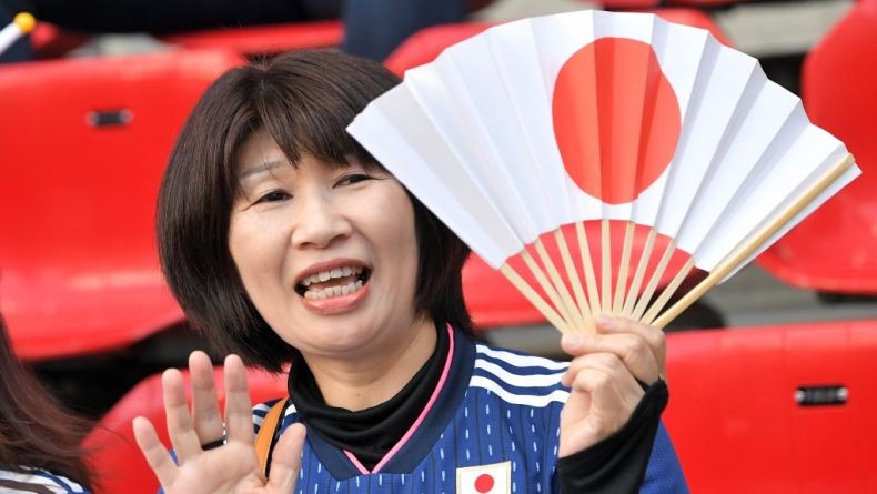 Suporter Jepang Kembali Dipuji Dunia usai Bersihkan Tribune Stadion