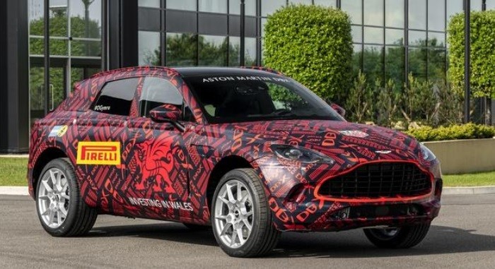 Meluncur Akhir Tahun, Aston Martin DBX Diproduksi di Pabrik Bekas Militer
