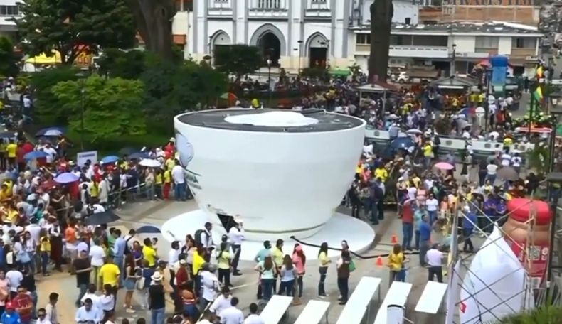 Bisa Tampung 20 Ton Kopi, Cangkir Ini Pecahkan Rekor Dunia