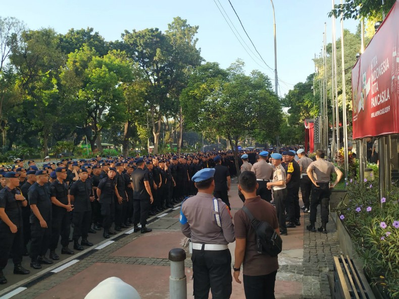 Lalu Lintas di Depan Gedung MK Dibuka hingga Pukul 09.00 WIB