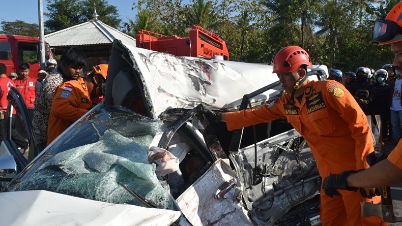 Kecelakaan Beruntun Tiga Kendaraan di Kulonprogo, 2 Tewas dan 2 Luka Serius