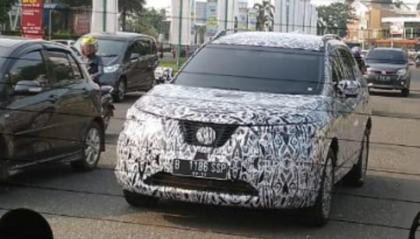 Nissan X-Trail Facelift Kembali Tertangkap Kamera Pakai Kamuflase di Serpong