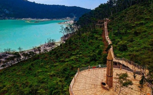 Spot Instagramable Terbaru di Bandung, Yuk Jelajahi Skywalk Cantigi Kawah Putih