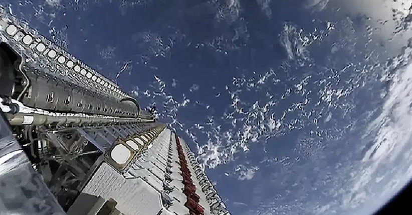 Sebulan Peluncuran, SpaceX Hanya Berkomunikasi dengan 57 Satelit Starlink