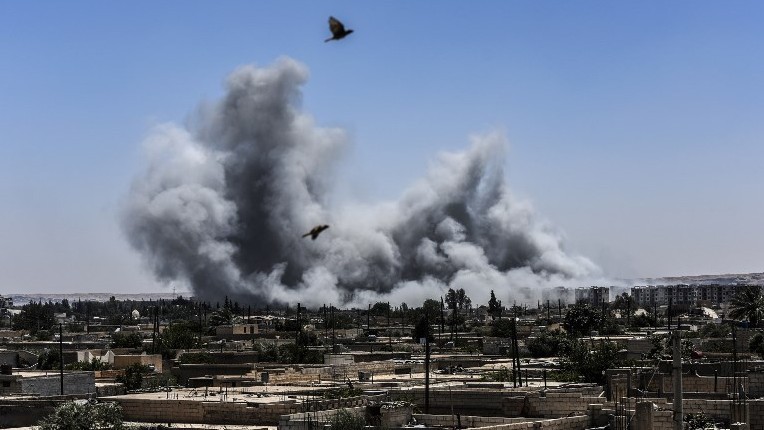 15 Orang Termasuk 3 Anak Tewas akibat Gempuran Israel di Suriah