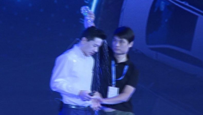 Bos Perusahaan Search Engine China Baidu Disiram Air saat Presentasi