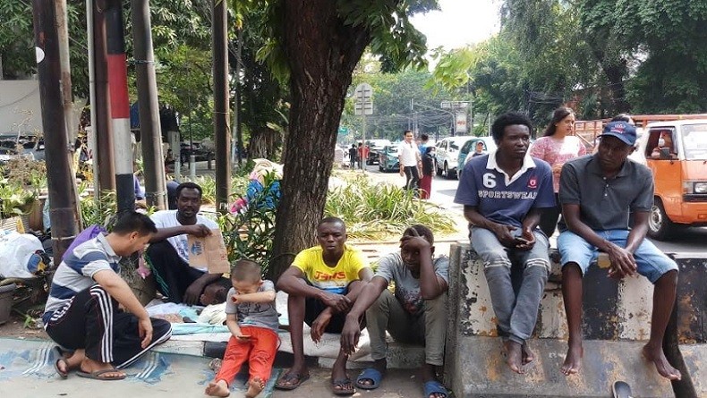 Kisah Para Pencari Suaka Hidup di Trotoar Jalan Kebon Sirih Jakarta