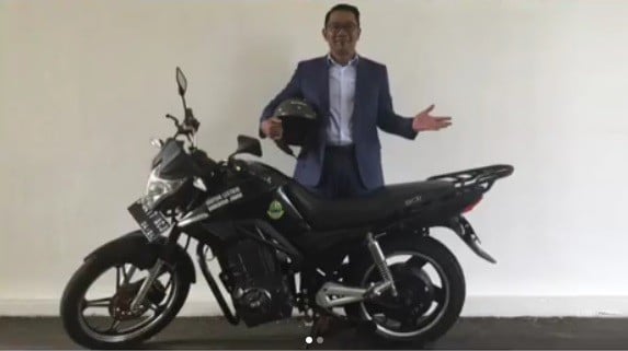 Ridwan Kamil Jajal Motor Listrik Baru, Akan Disebar 6.000 Unit di Jabar