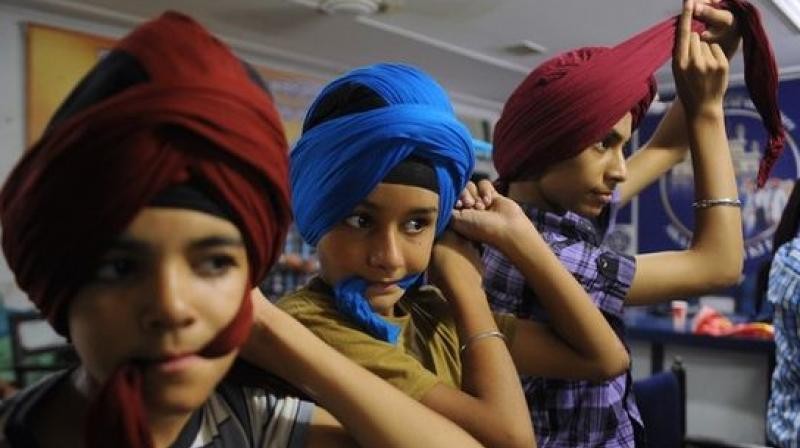 Jerman Wajibkan Kaum Sikh India Pakai Helm Motor Meski Kenakan Turban