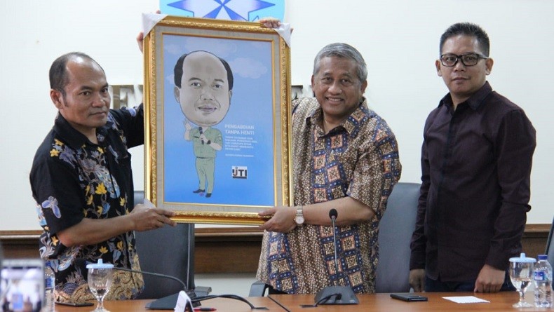 IJTI Anugerahkan Penghargaan Pengabdian Tanpa Batas untuk Sutopo Purwo Nugroho