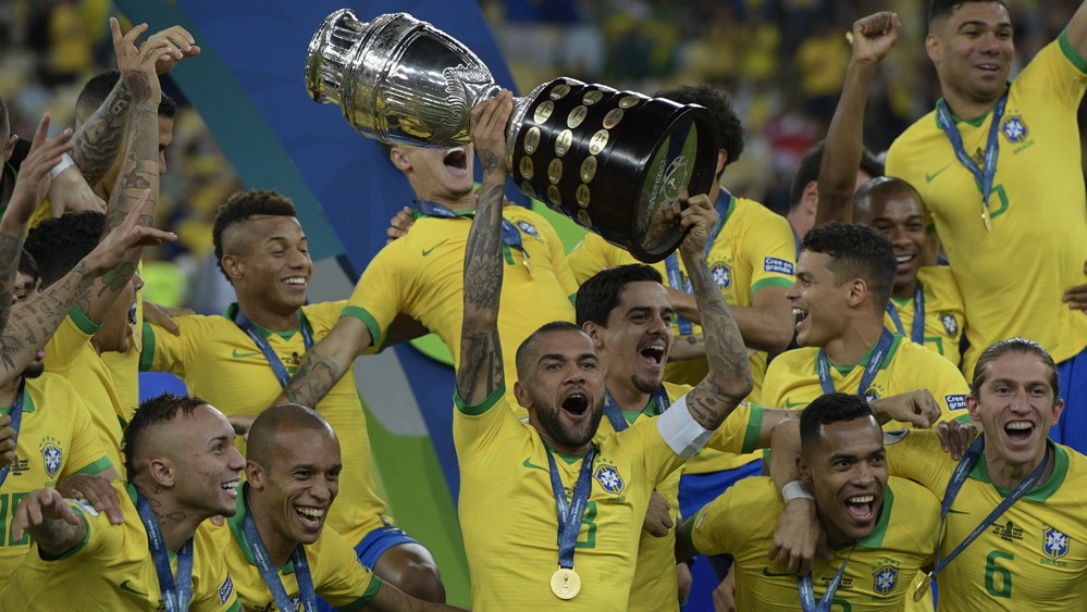 Rekor, Dani Alves Jadi Pemain Pertama Raih 40 Trofi Sepanjang Karier