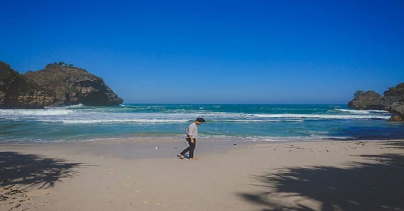 Terpikat Keindahan Pantai Krokoh Gunungkidul, Mirip Teluk Kecil Diapit Tebing