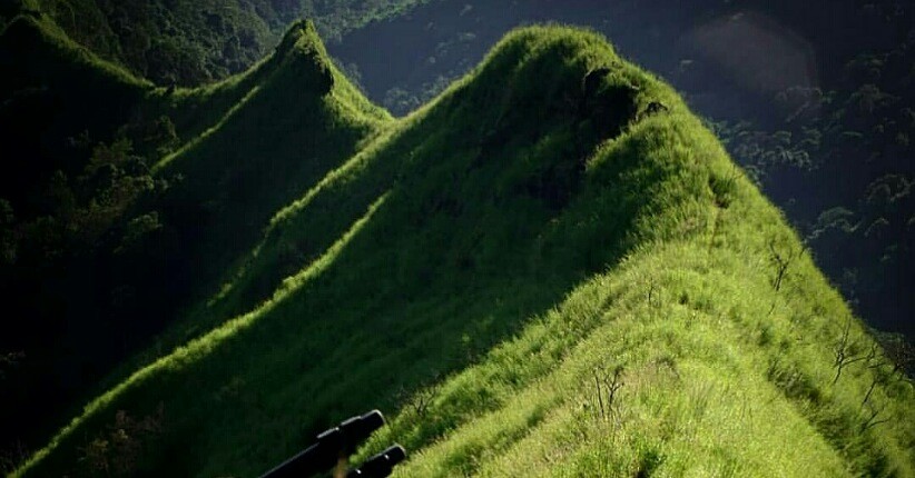 Menikmati Eksotisme Gunung Piramid Bondowoso, Sekilas Mirip Punggung Naga
