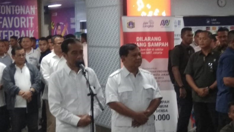 Jokowi-Prabowo Tiba di Stasiun MRT Senayan, Langsung Gelar Jumpa Pers