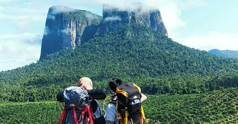 Jelajahi Kalbar, Singgahi Bukit Batu Daya yang Mirip Punggung Unta Raksasa