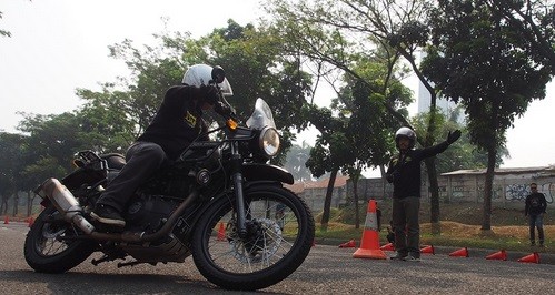 Tingkatkan Kemampuan Berkendara, Royal Enfield Gelar Safety Riding