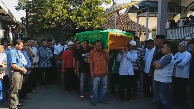 Diwarnai Isak Tangis Keluarga, Jenazah Korban Mutilasi Dimakamkan di Temanggung