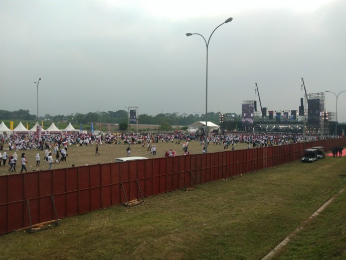 Jelang Pidato Visi Indonesia Jokowi, Masyarakat Mulai Padati Sentul