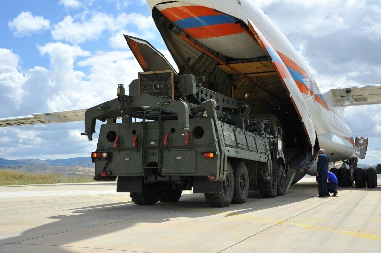 Erdogan Kerahkan Seluruh Sistem Rudal S-400 Rusia pada April 2020