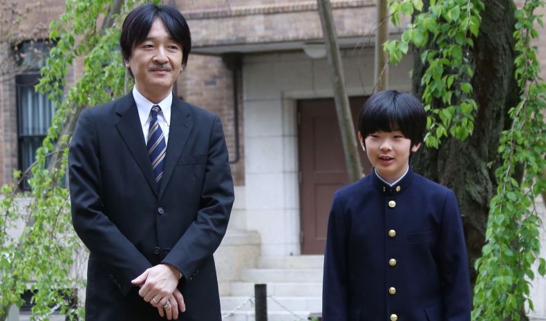 Ayah dan Anak Pewaris Takhta Kekaisaran Jepang Tak Boleh Naik Pesawat yang Sama