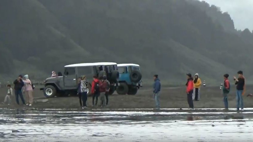 Viral Video Banjir di Lautan Pasir Gunung Bromo Pascaerupsi, Ini Penjelasannya