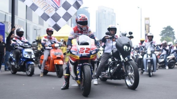 Komunitas Motor di Jakarta Riding Bareng Pembalap Moto2