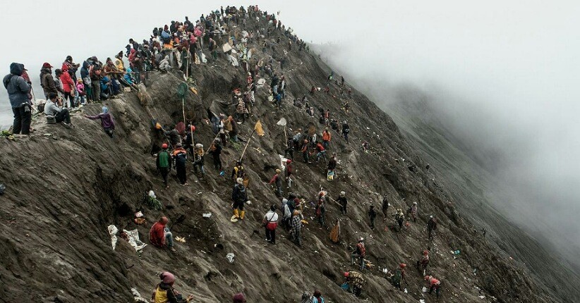 Keunikan Upacara Yadnya Kasada Suku Tengger Jadi Daya Pikat Wisata Bromo