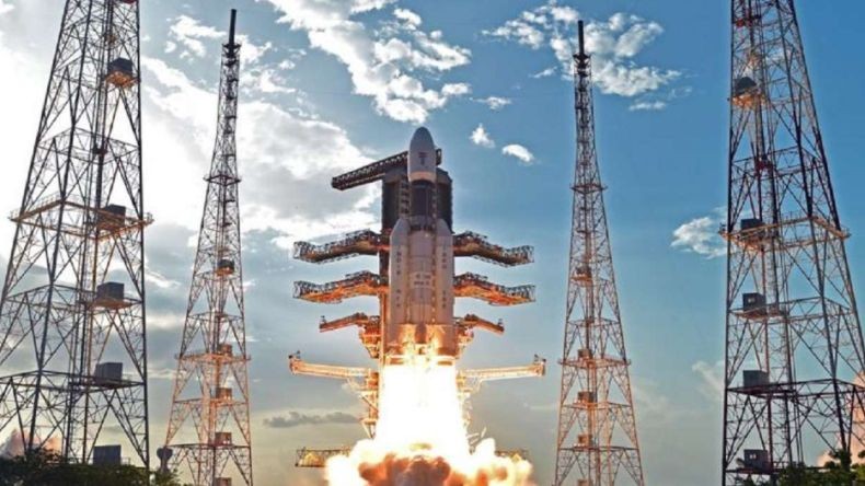 Sempat Dibatalkan Pekan Lalu, Pesawat Antariksa India Akhirnya Meluncur ke Bulan