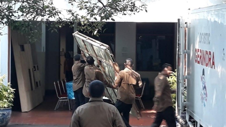 Prabowo Hadiahkan Lukisan Bung Karno Naik Kuda kepada Megawati