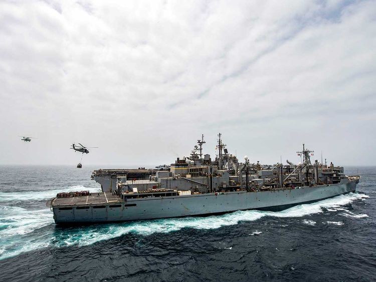 Tegang, 11 Kapal Perang Iran Dekati 6 Kapal AL dan Penjaga Pantai AS