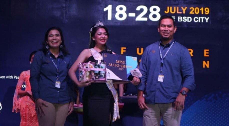 Sisihkan 7 Finalis, Usher Lexus Rebut Gelar Miss Auto Show 2019