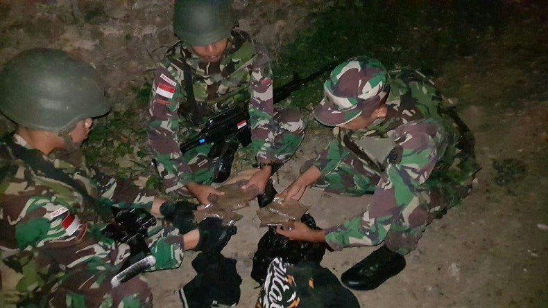 Satgas Pamtas Amankan 8 Paket Ganja di Jalan Poros Keerom-Abepura, Pemilik Kabur