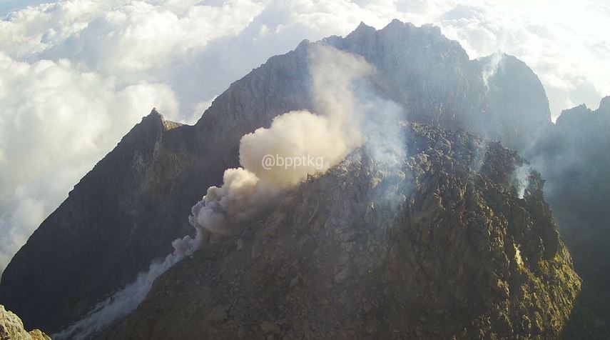 Gunung Merapi Luncurkan Guguran Awan Panas Sejauh 950 Meter ke Arah Kali Gendol